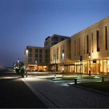 Howard Johnson Plaza Lingang Shanghai Nanhui Екстериор снимка