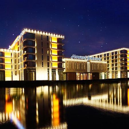Howard Johnson Plaza Lingang Shanghai Nanhui Екстериор снимка