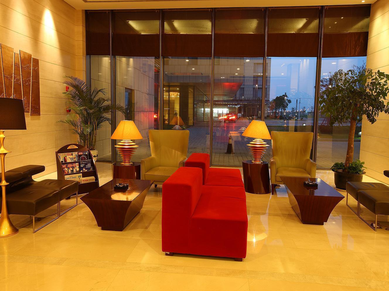 Howard Johnson Plaza Lingang Shanghai Nanhui Екстериор снимка