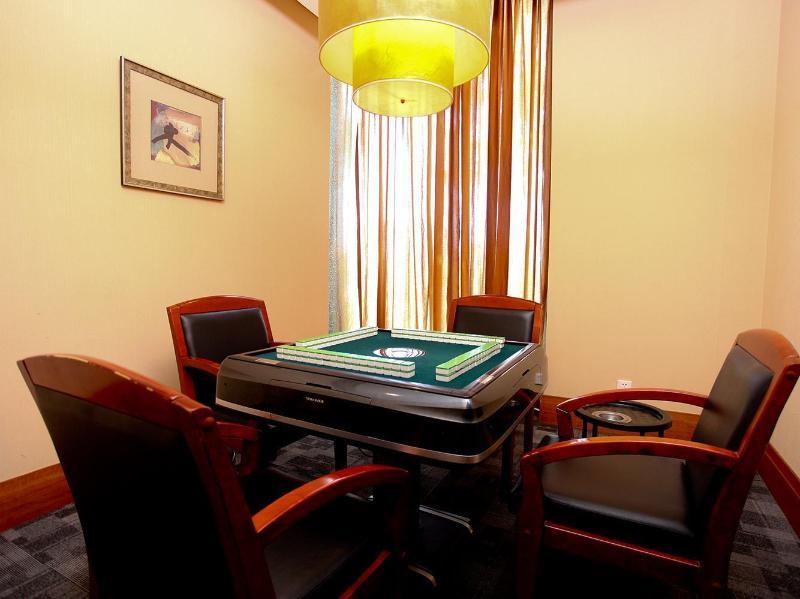 Howard Johnson Plaza Lingang Shanghai Nanhui Екстериор снимка
