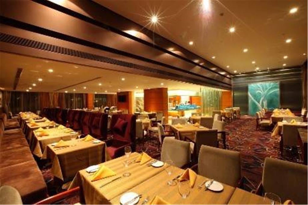 Howard Johnson Plaza Lingang Shanghai Nanhui Екстериор снимка