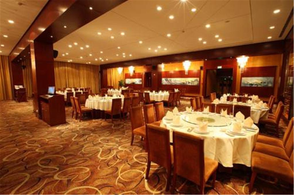 Howard Johnson Plaza Lingang Shanghai Nanhui Екстериор снимка