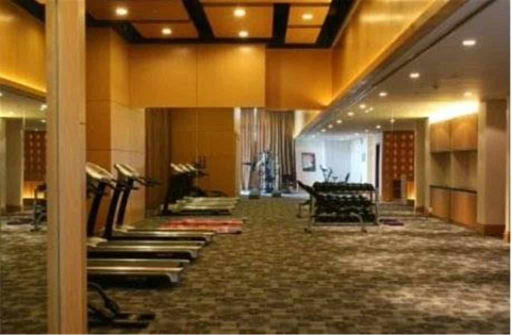 Howard Johnson Plaza Lingang Shanghai Nanhui Екстериор снимка