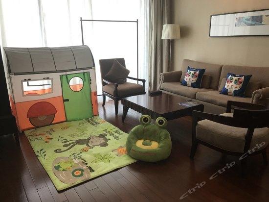 Howard Johnson Plaza Lingang Shanghai Nanhui Екстериор снимка