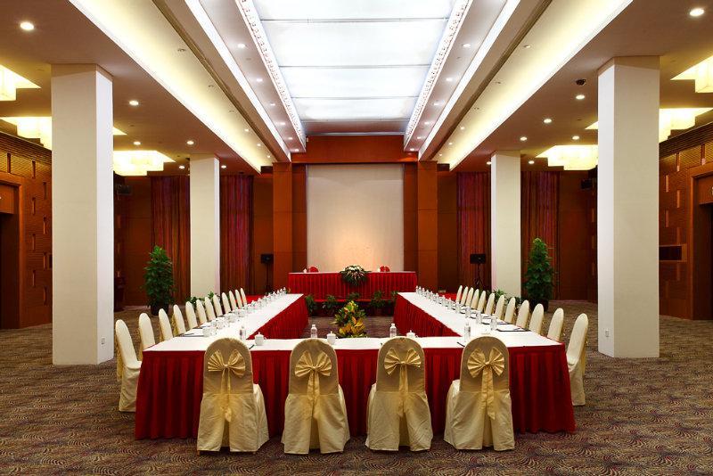 Howard Johnson Plaza Lingang Shanghai Nanhui Екстериор снимка