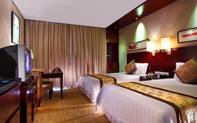 Howard Johnson Plaza Lingang Shanghai Nanhui Екстериор снимка