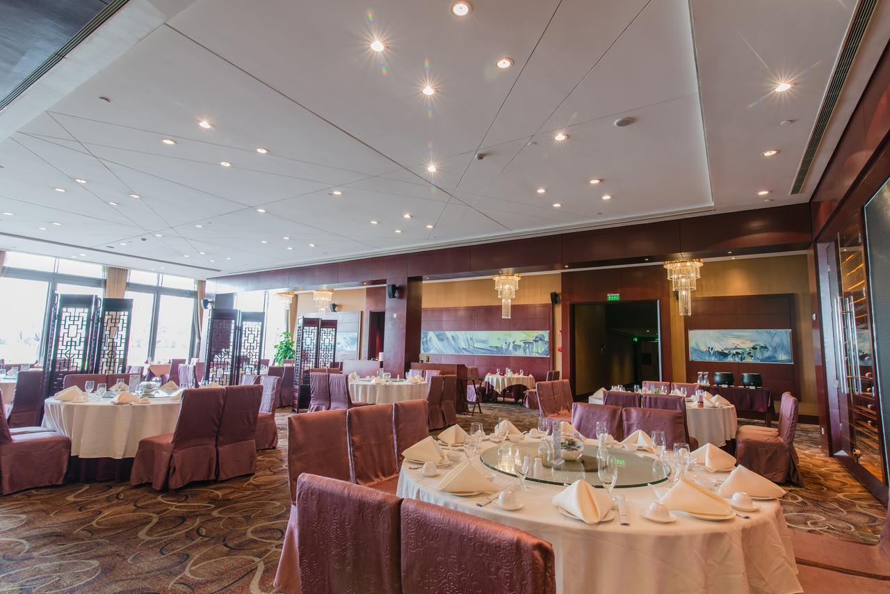 Howard Johnson Plaza Lingang Shanghai Nanhui Екстериор снимка
