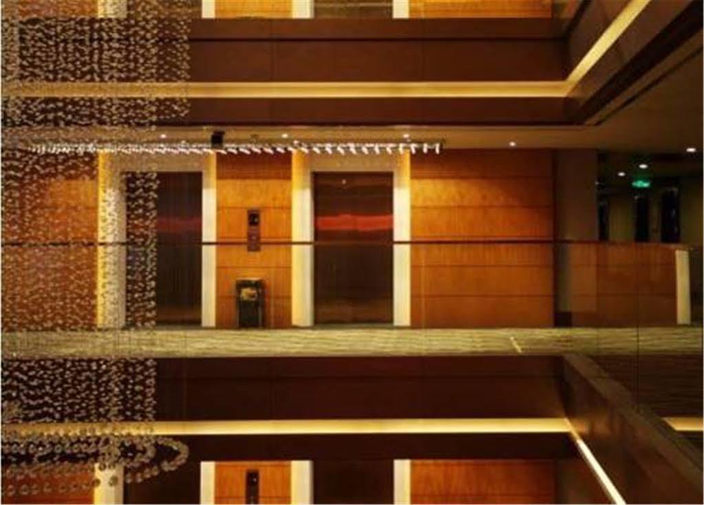 Howard Johnson Plaza Lingang Shanghai Nanhui Екстериор снимка
