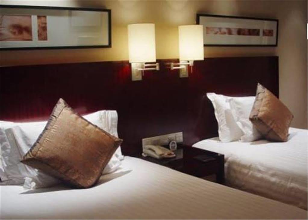 Howard Johnson Plaza Lingang Shanghai Nanhui Екстериор снимка