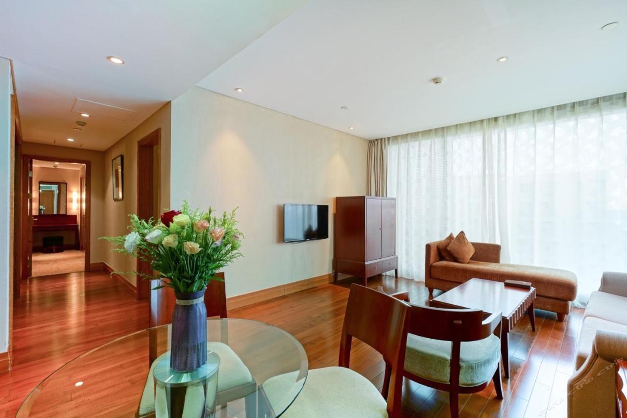Howard Johnson Plaza Lingang Shanghai Nanhui Екстериор снимка