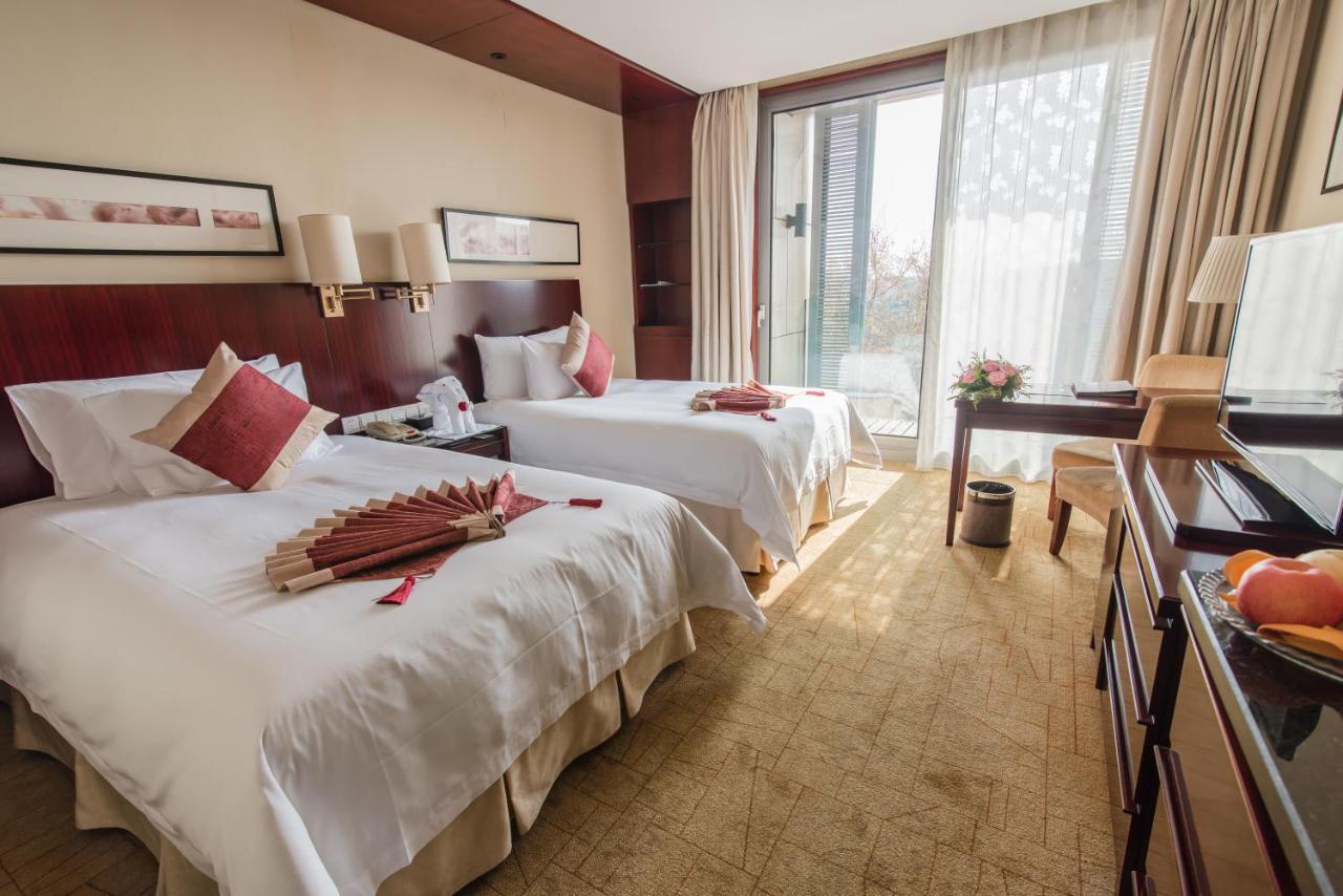 Howard Johnson Plaza Lingang Shanghai Nanhui Екстериор снимка