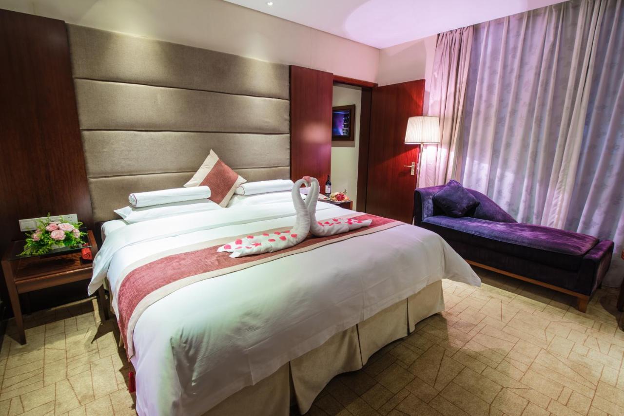Howard Johnson Plaza Lingang Shanghai Nanhui Екстериор снимка